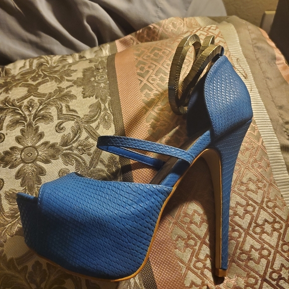 Heels - Picture 2 of 2